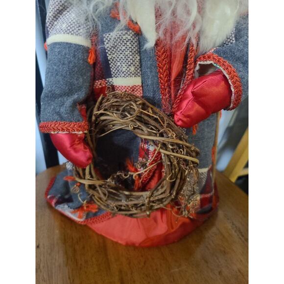 Vintage Santa Decoration Tree Topper Free Standing Gray/Red Cloak w/Wreath - Picture 4 of 9